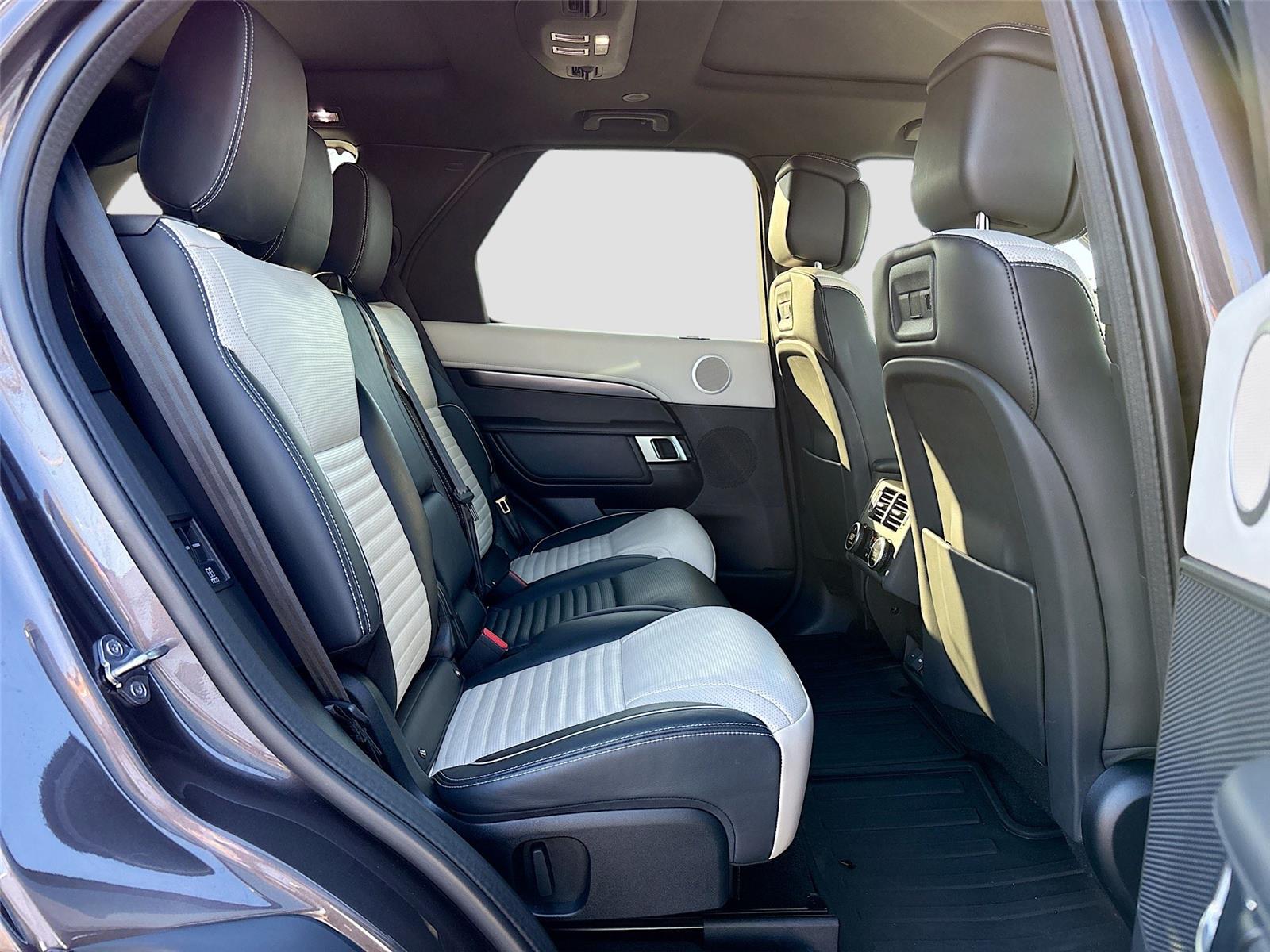 2024 Land Rover Discovery Metropolitan Edition