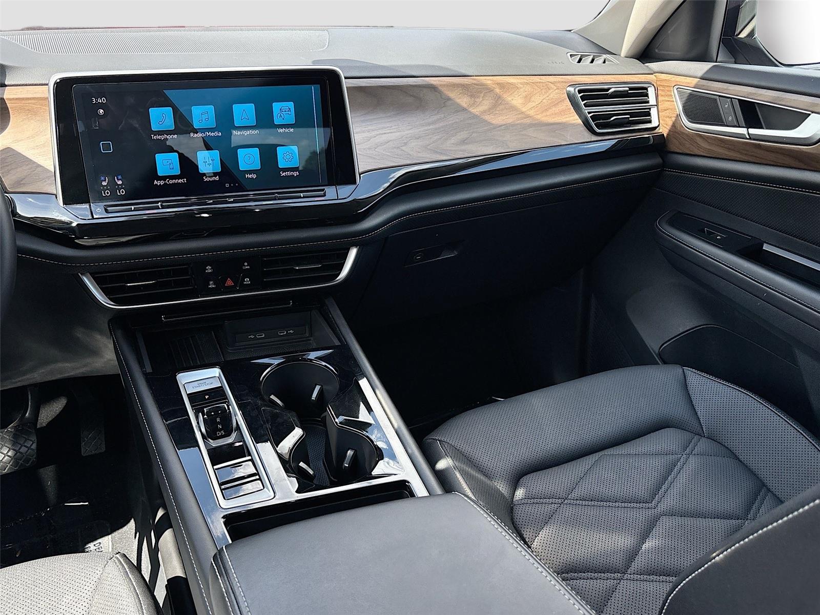 2025 Volkswagen Atlas 2.0T SE w/Technology