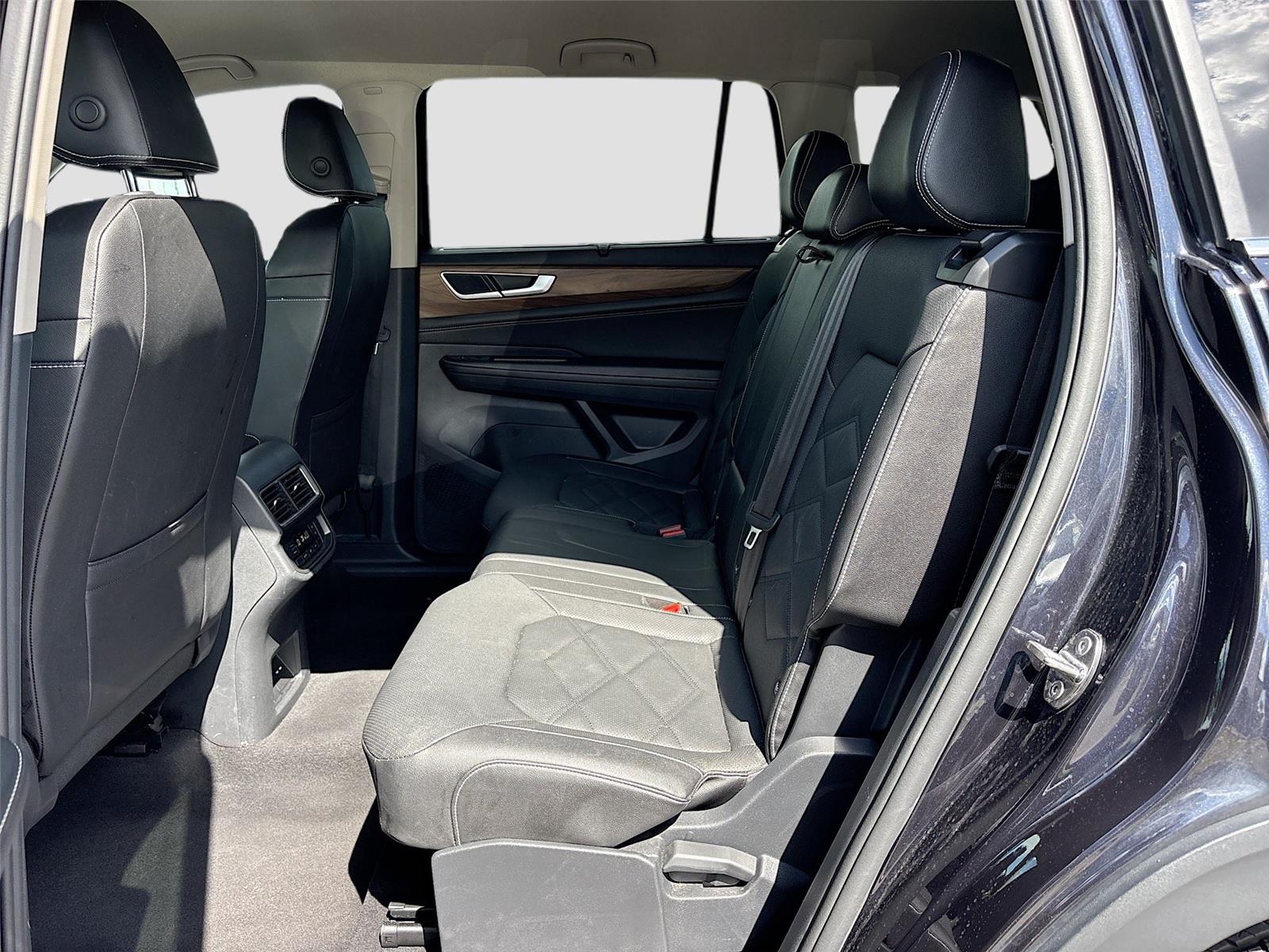 2025 Volkswagen Atlas 2.0T SE w/Technology