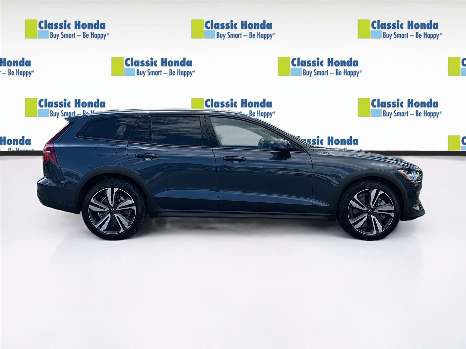 2025 Volvo V60 Cross Country Plus