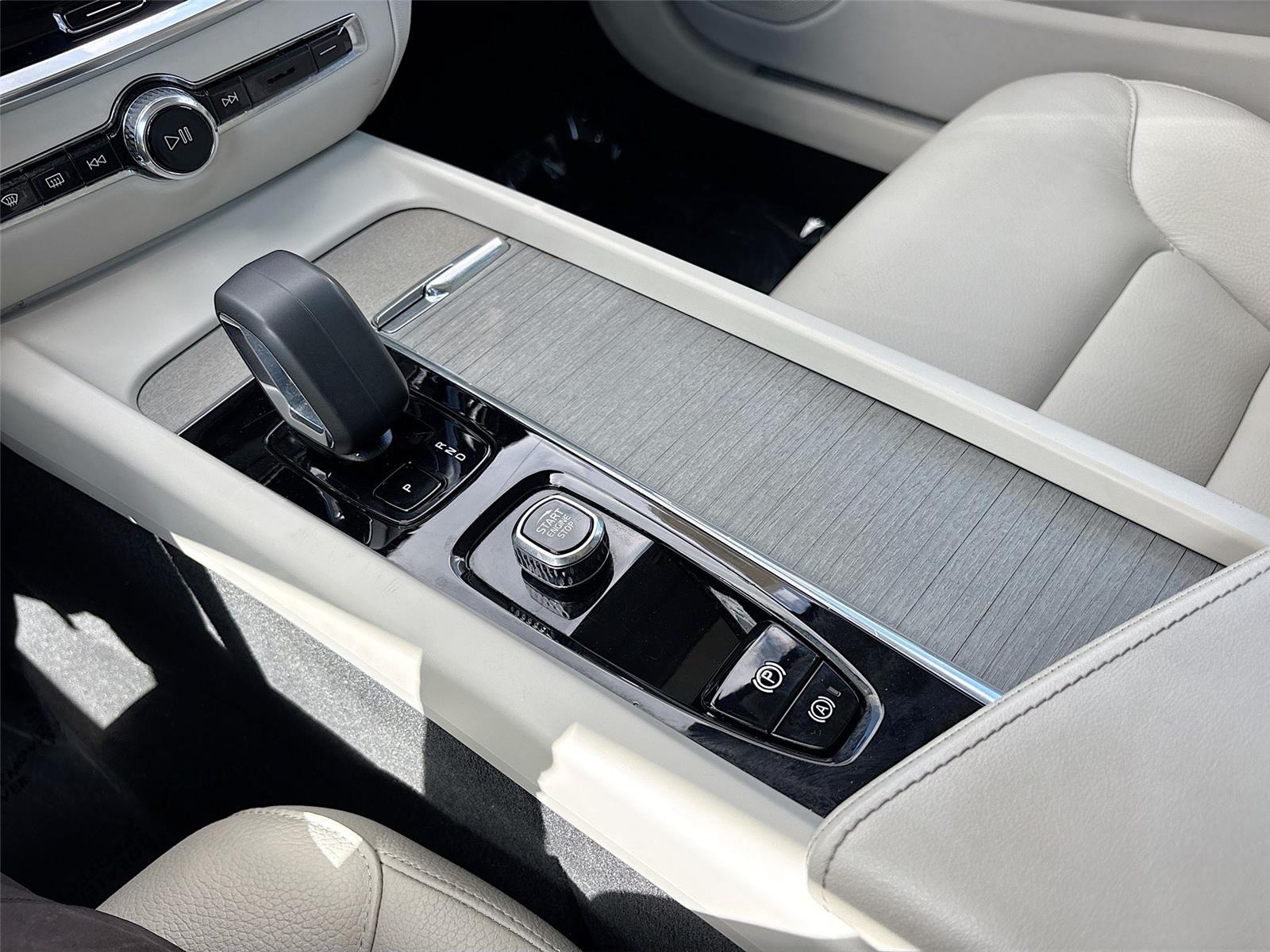 2025 Volvo V60 Cross Country Plus