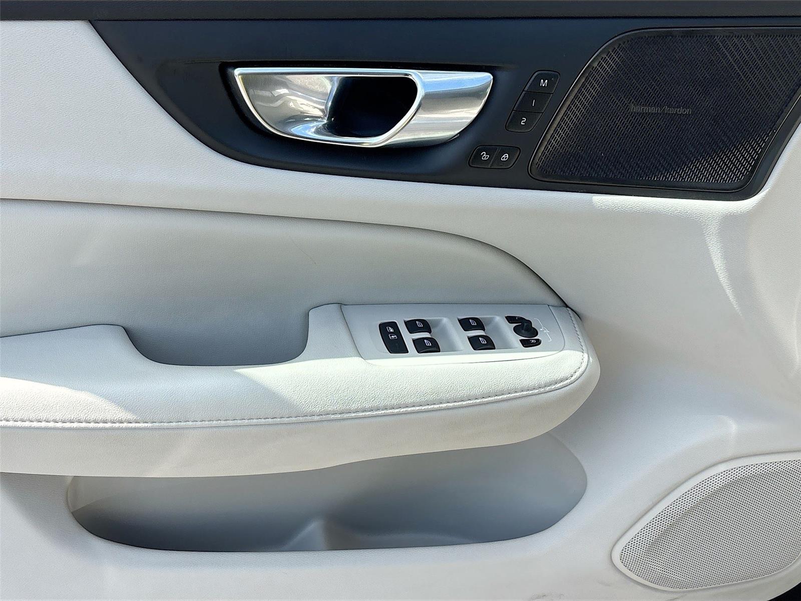 2025 Volvo V60 Cross Country Plus