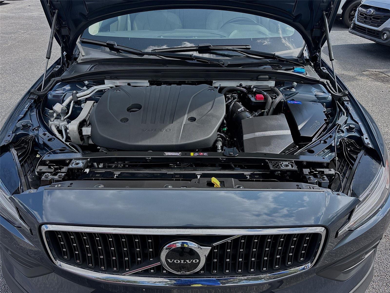 2025 Volvo V60 Cross Country Plus