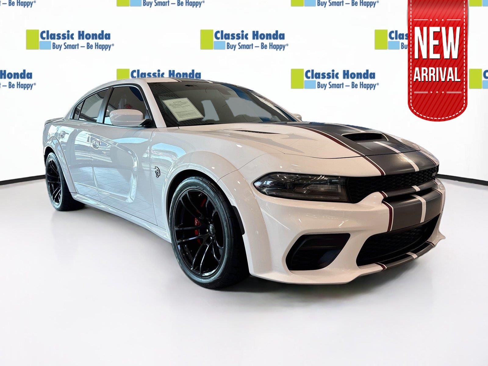 White Knuckle Clearcoat 2021 Dodge Charger Sedan Rear-Wheel Drive 8-Speed Automatic