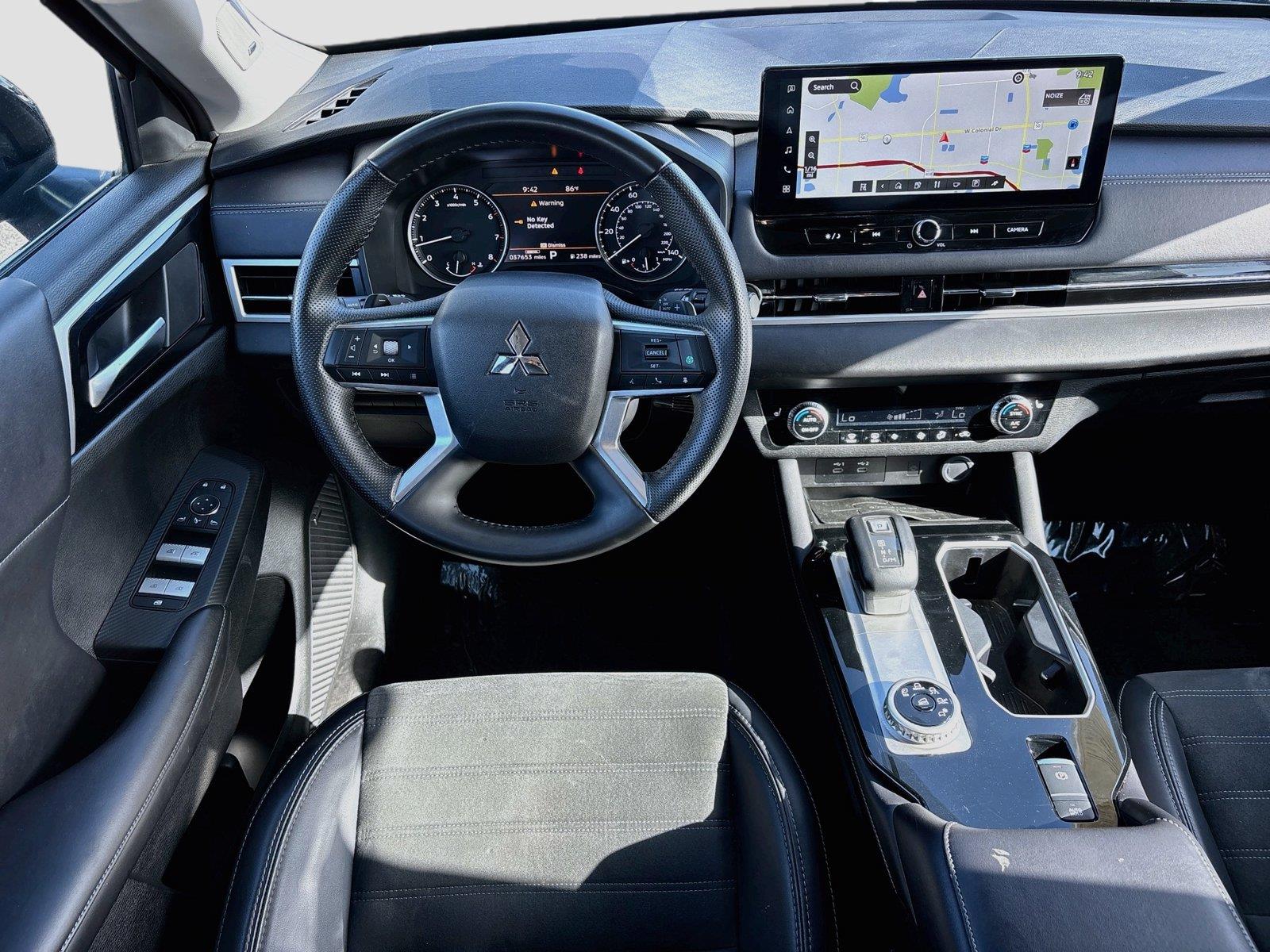 2025 Mitsubishi Outlander SE