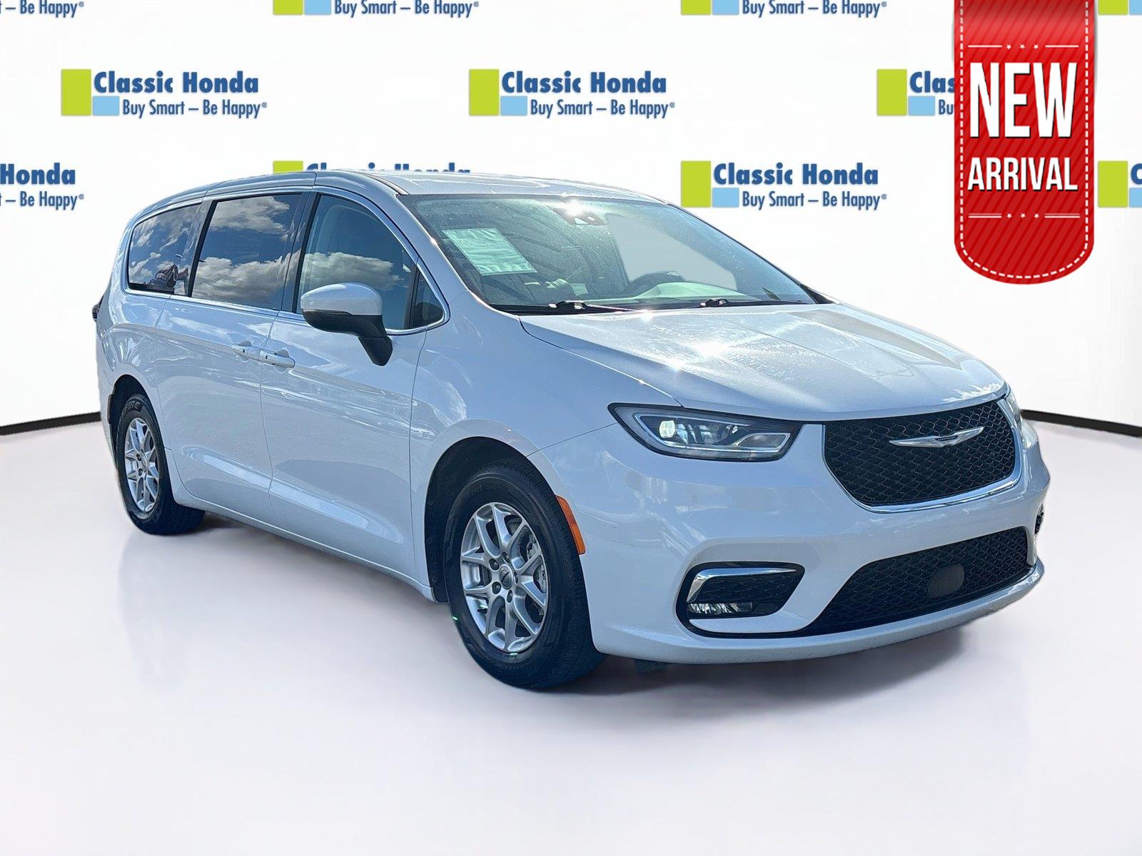  2023 Chrysler Pacifica Touring L FWD   
