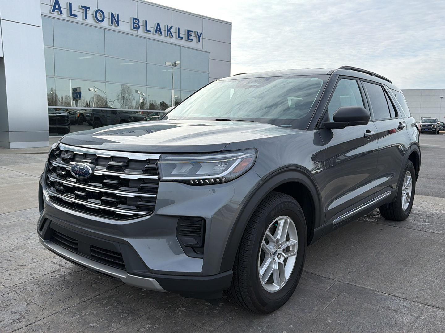 2025 Ford Explorer Active AWD
