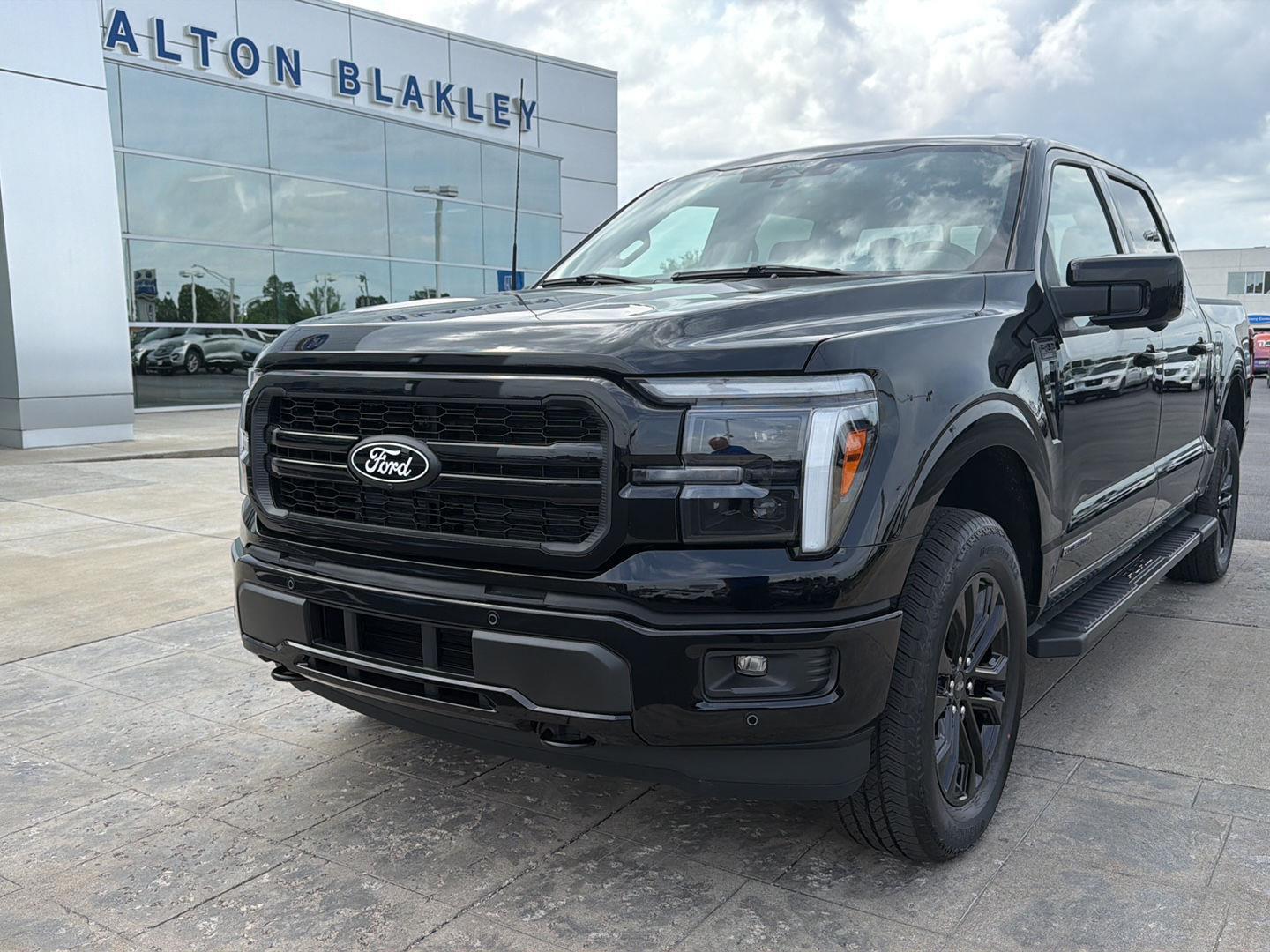  2025 Ford F-150 Lariat SuperCrew 4WD   