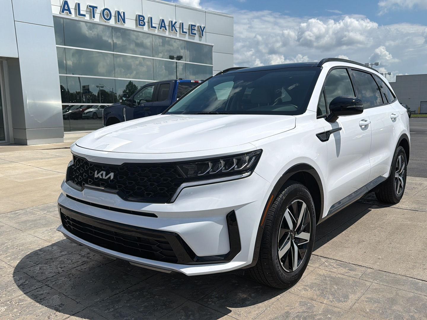 2022 Kia Sorento S FWD