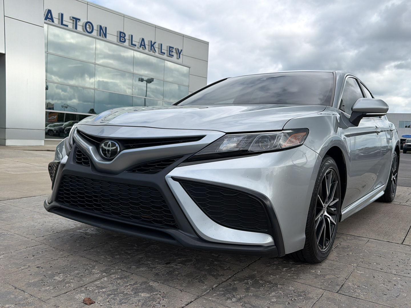  2023 Toyota Camry SE FWD   