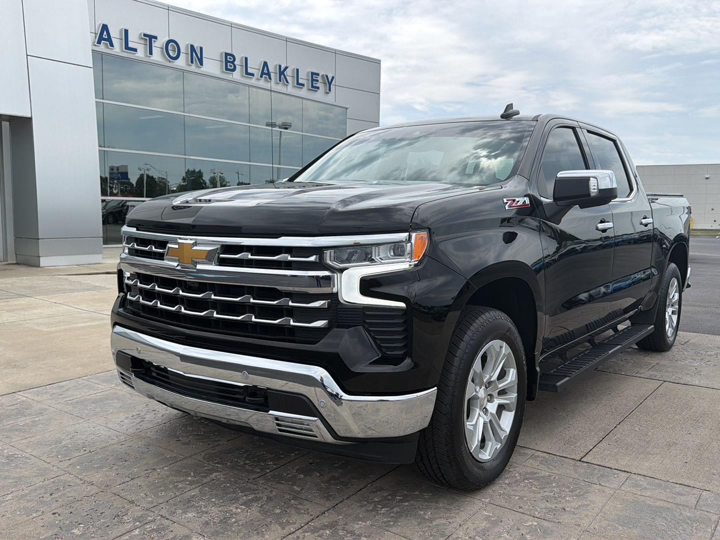 2024 Chevrolet Silverado 1500 LTZ Crew Cab 4WD