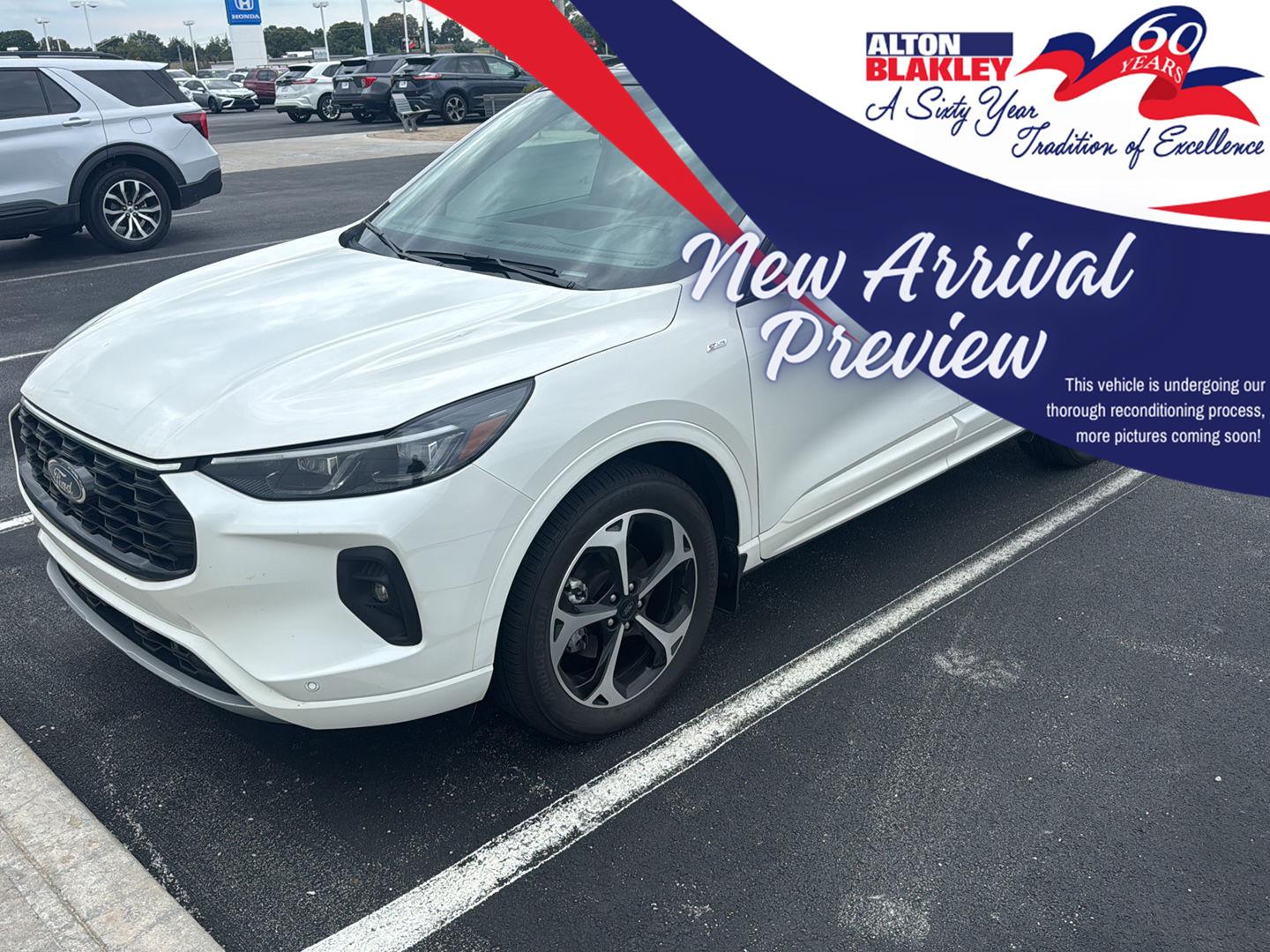 Star White Metallic Tri-Coat 2025 Ford Escape SUV / Crossover All-Wheel Drive 8-Speed Automatic