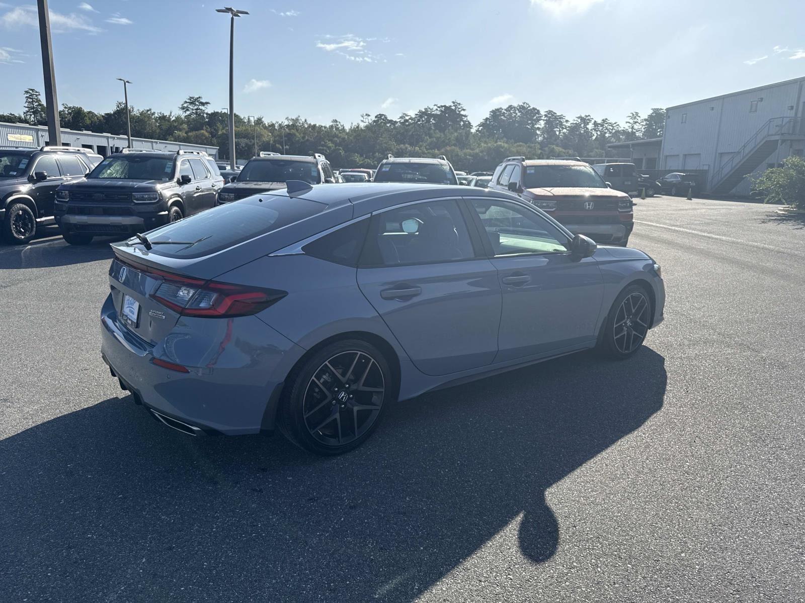 2022 Honda Civic Hatchback Sport Touring photo 2