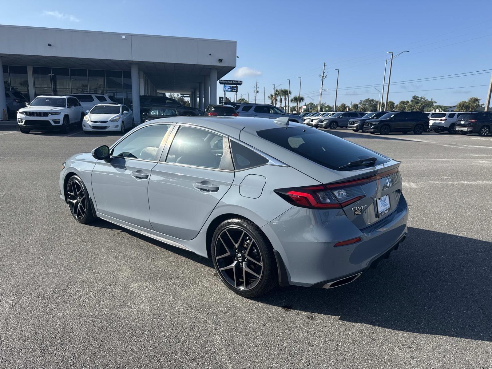 2022 Honda Civic Hatchback Sport Touring photo 3