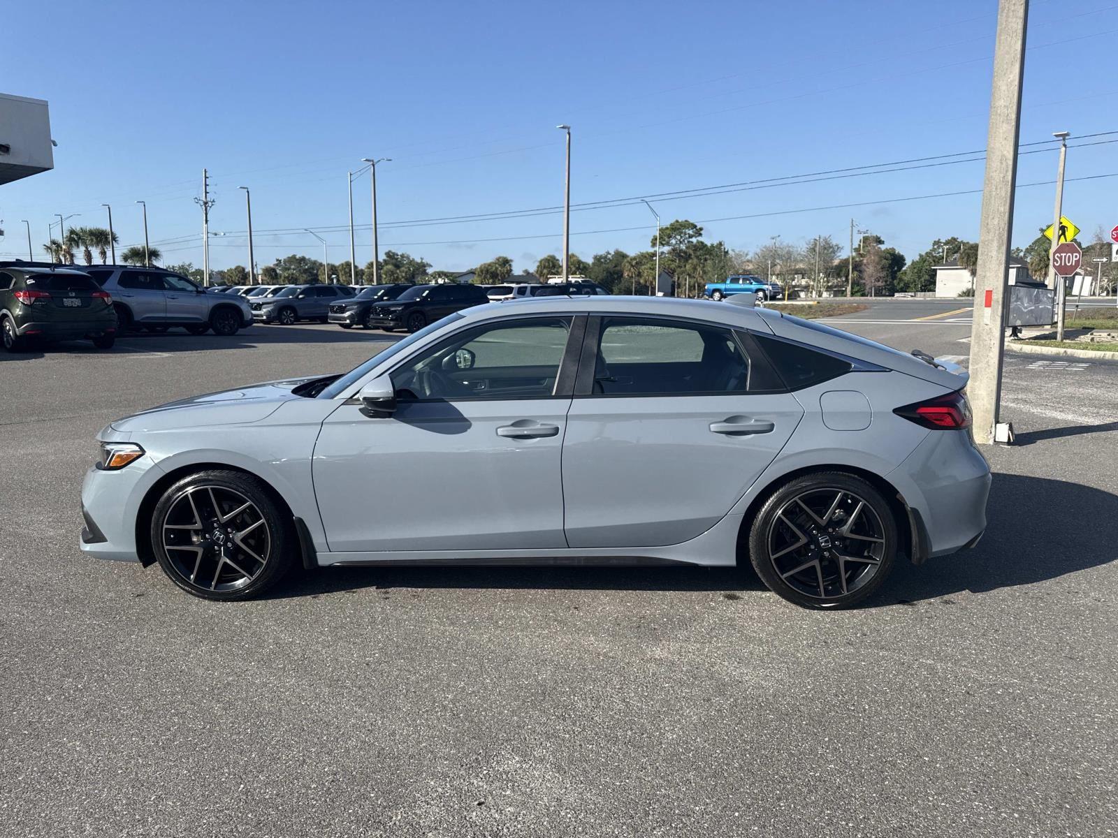 2022 Honda Civic Hatchback Sport Touring photo 4
