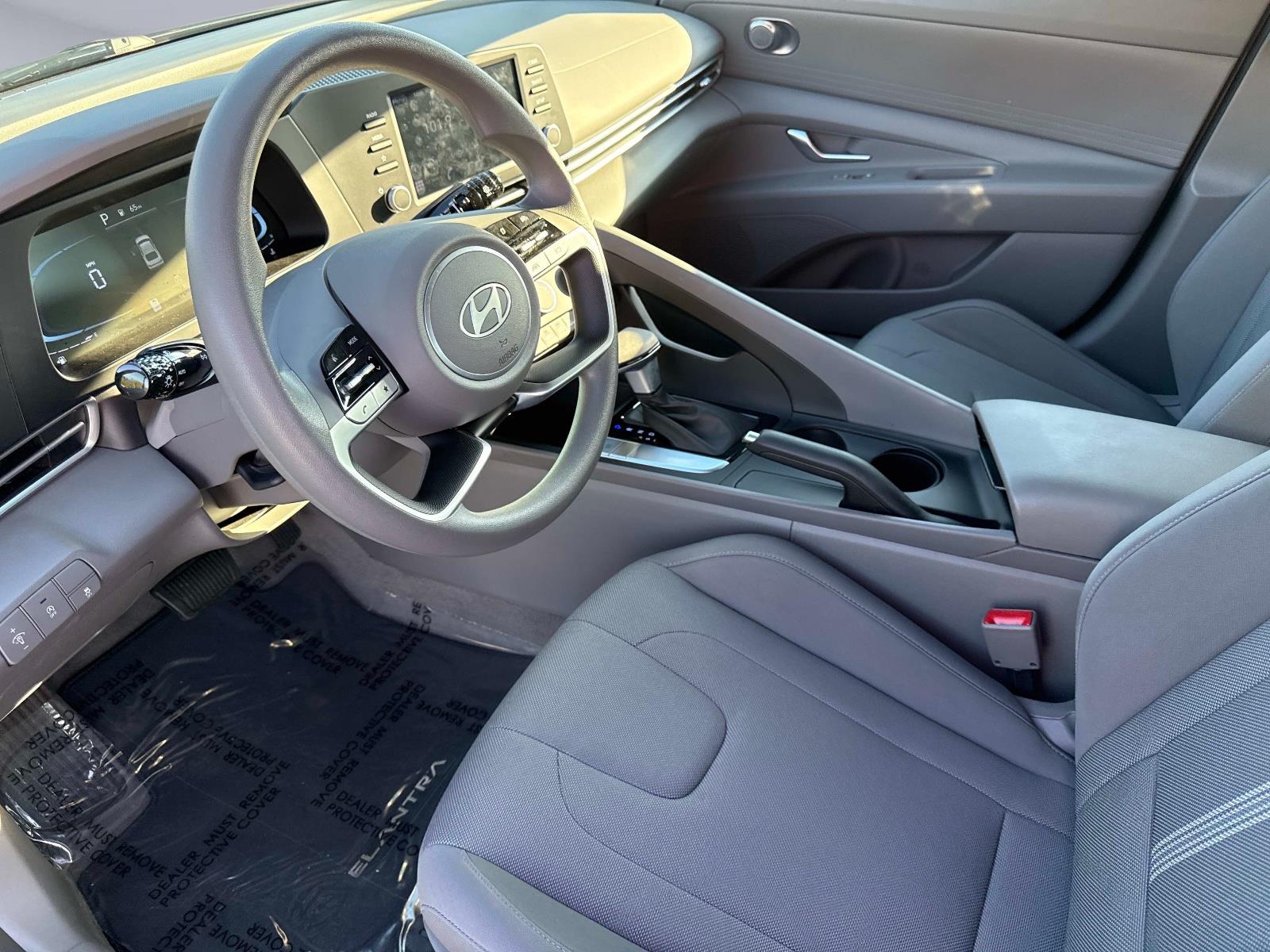 2024 Hyundai Elantra SE