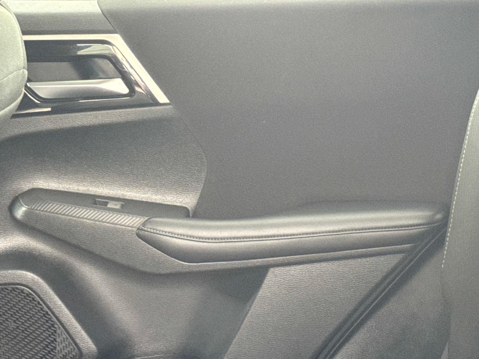 2024 Mitsubishi Outlander ES