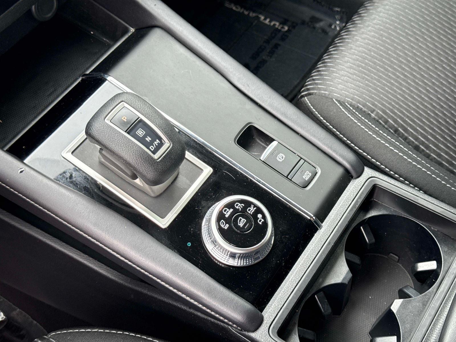 2024 Mitsubishi Outlander ES