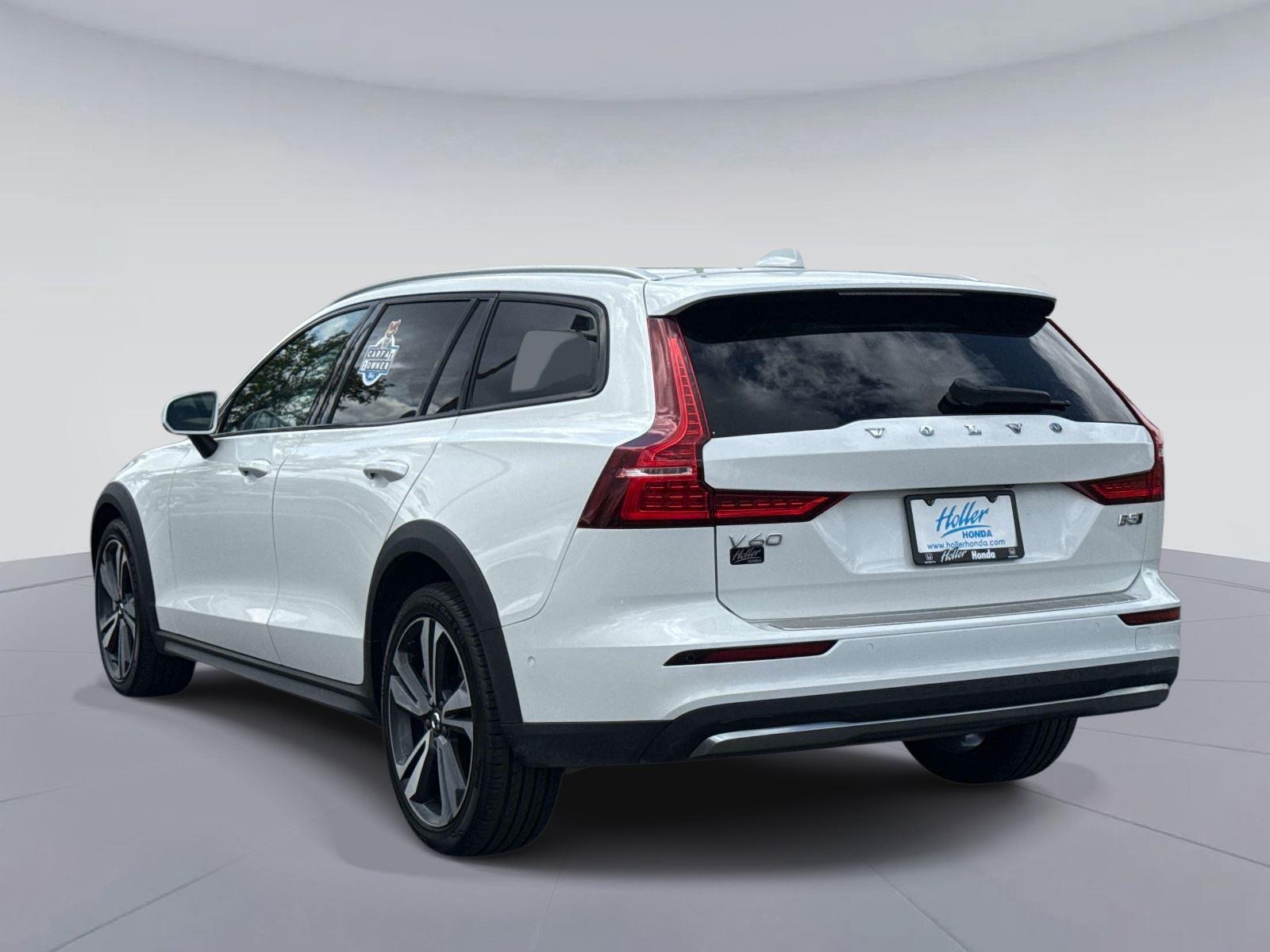 2025 Volvo V60 Cross Country Plus