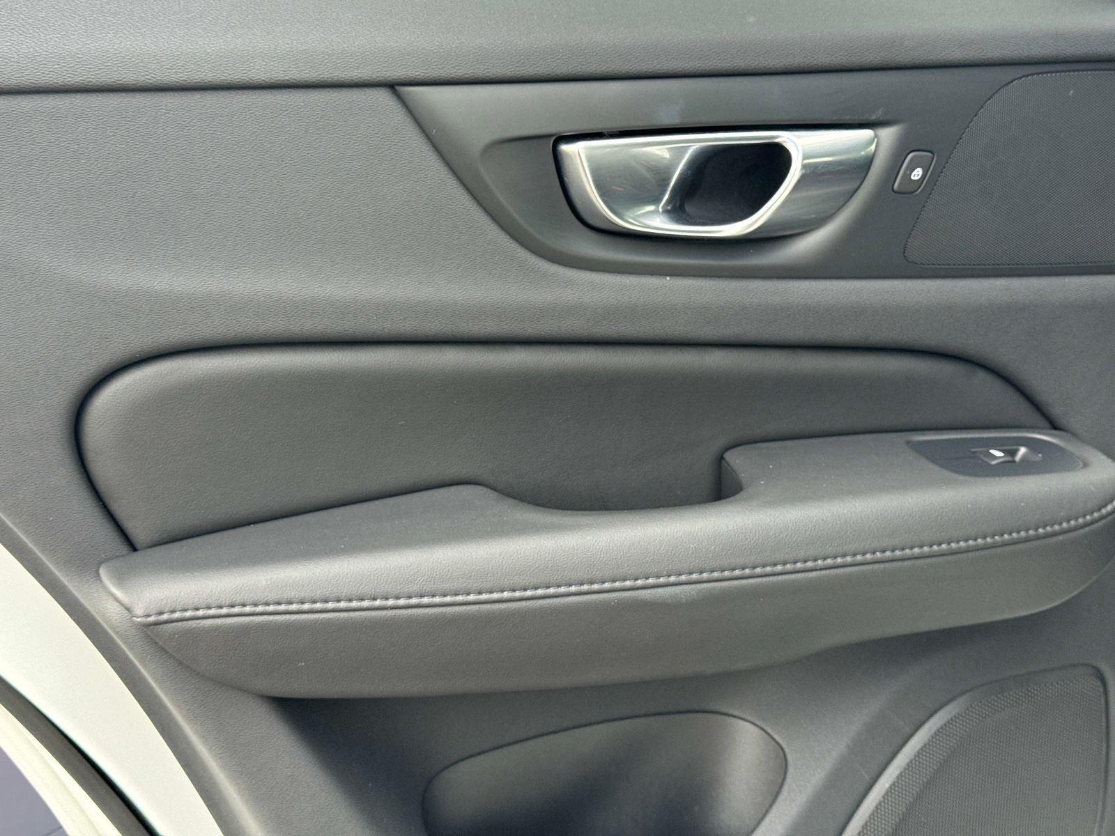 2025 Volvo V60 Cross Country Plus