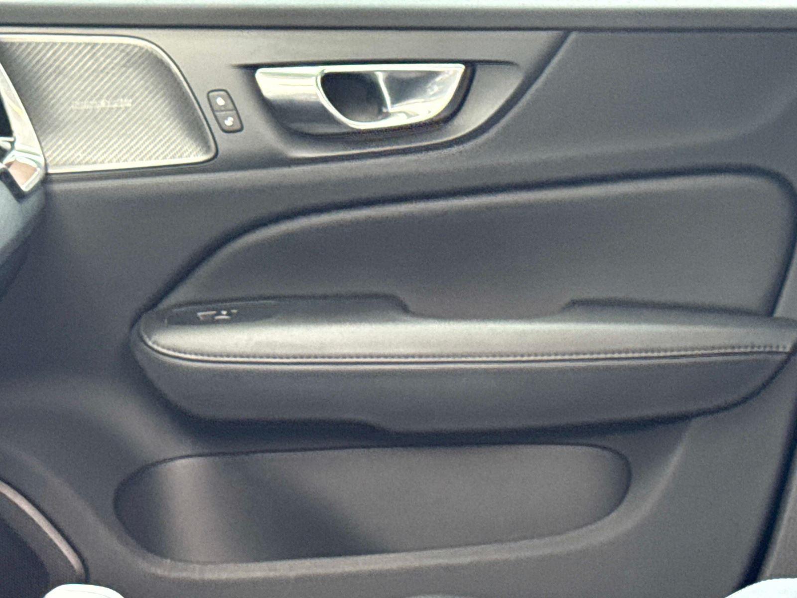 2025 Volvo V60 Cross Country Plus