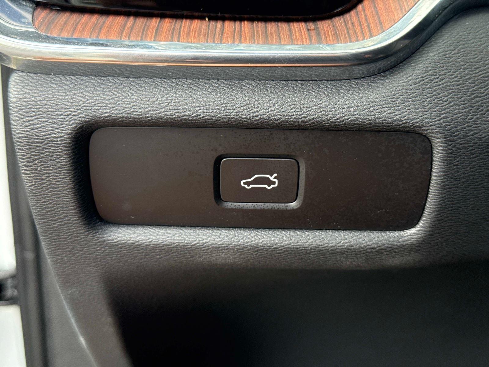 2025 Volvo V60 Cross Country Plus