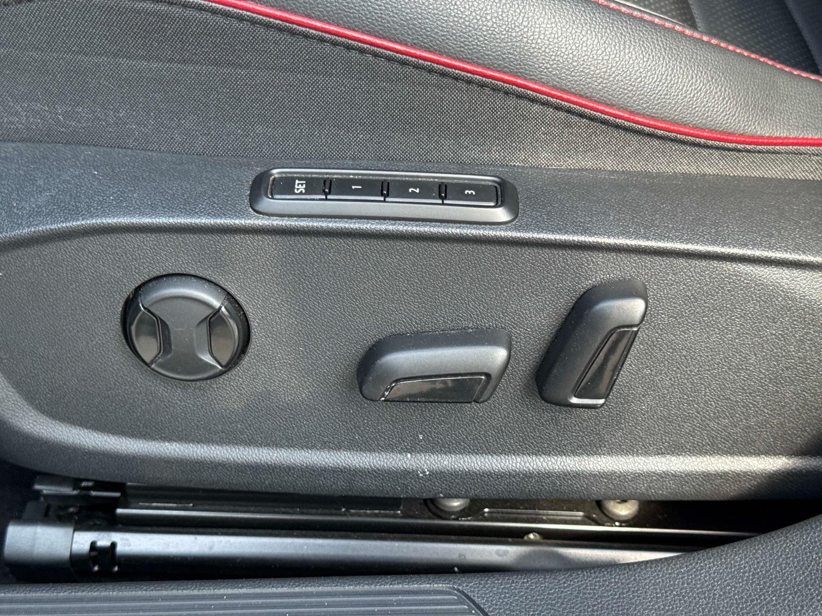 2022 Volkswagen Golf GTI SE