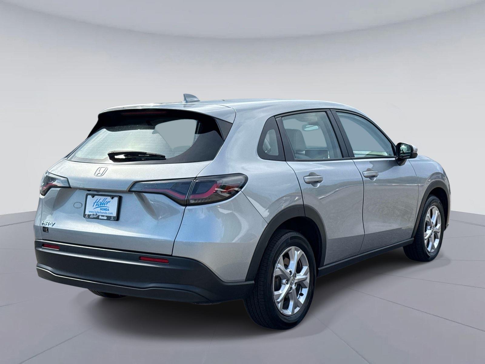 View vehicle photo 4