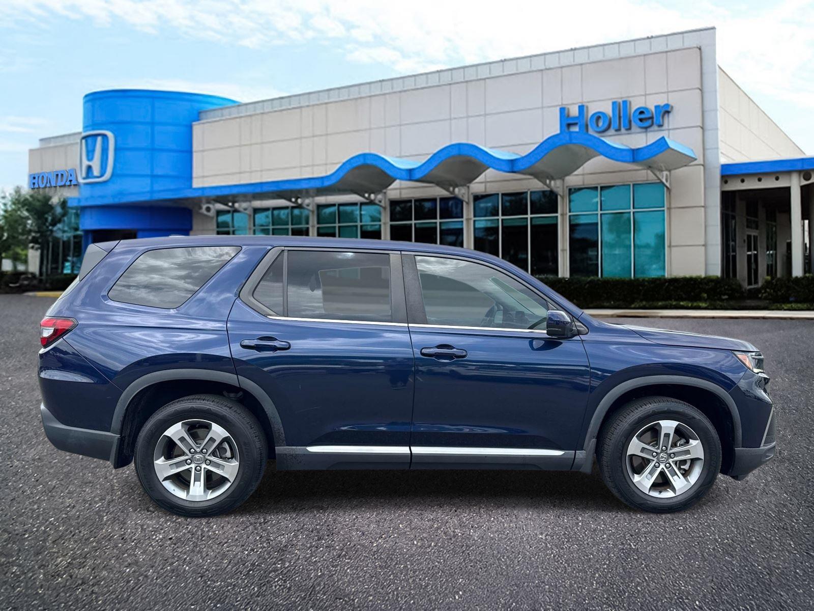 2023 Honda Pilot EX-L w/Rear Captain’s Chairs