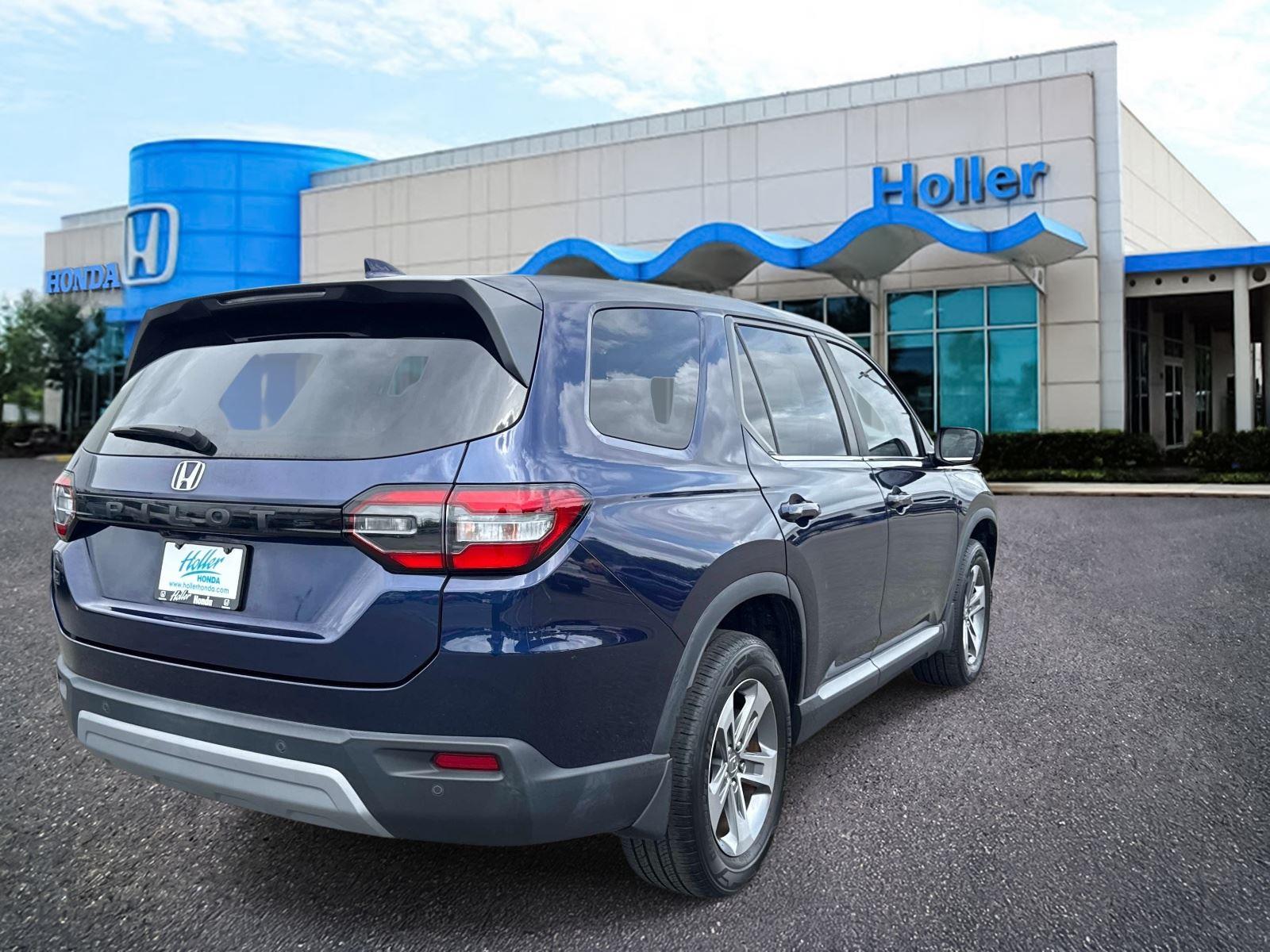 2023 Honda Pilot EX-L w/Rear Captain’s Chairs