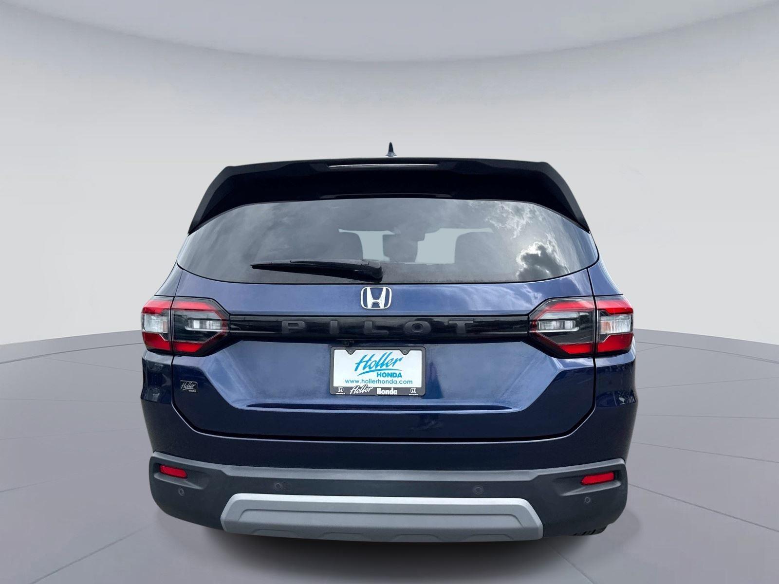 2023 Honda Pilot EX-L w/Rear Captain’s Chairs