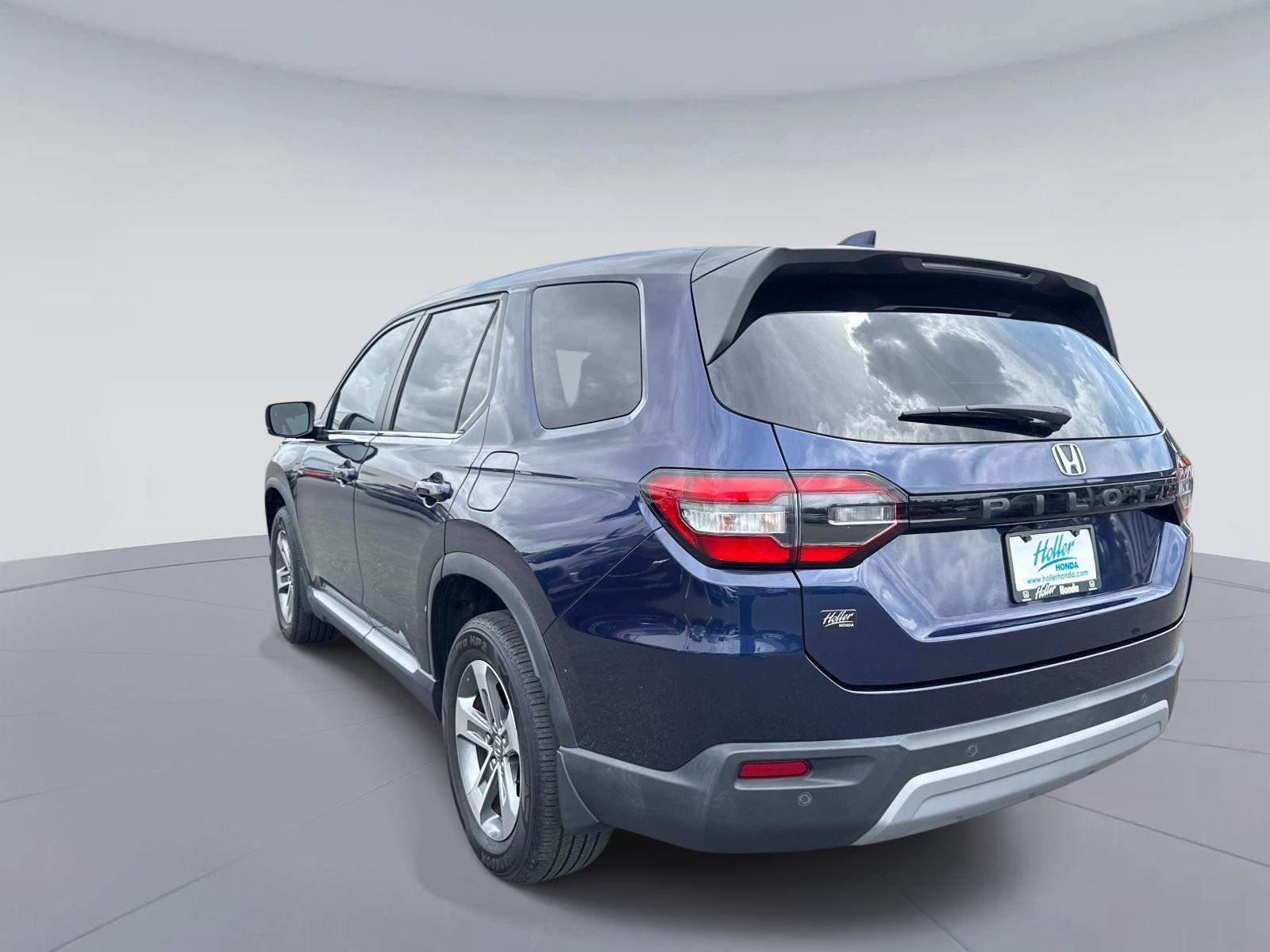 2023 Honda Pilot EX-L w/Rear Captain’s Chairs
