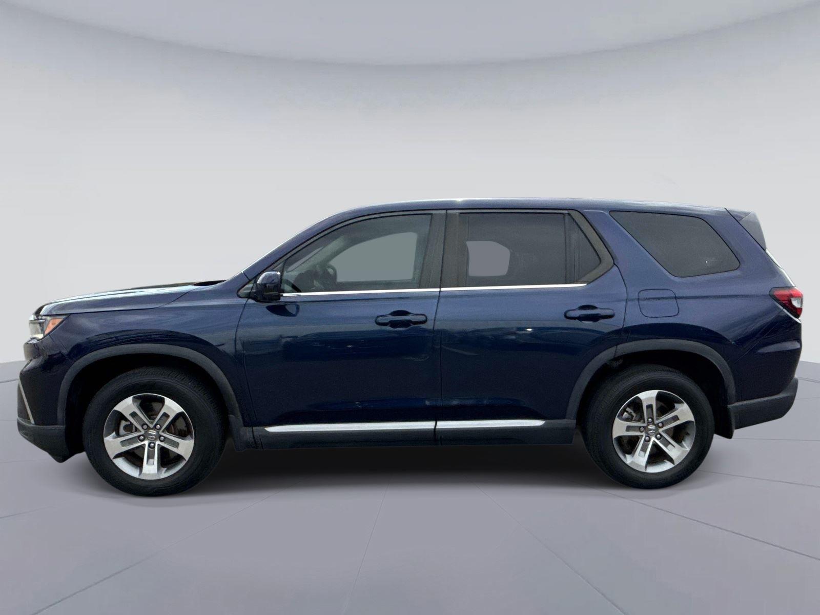 2023 Honda Pilot EX-L w/Rear Captain’s Chairs