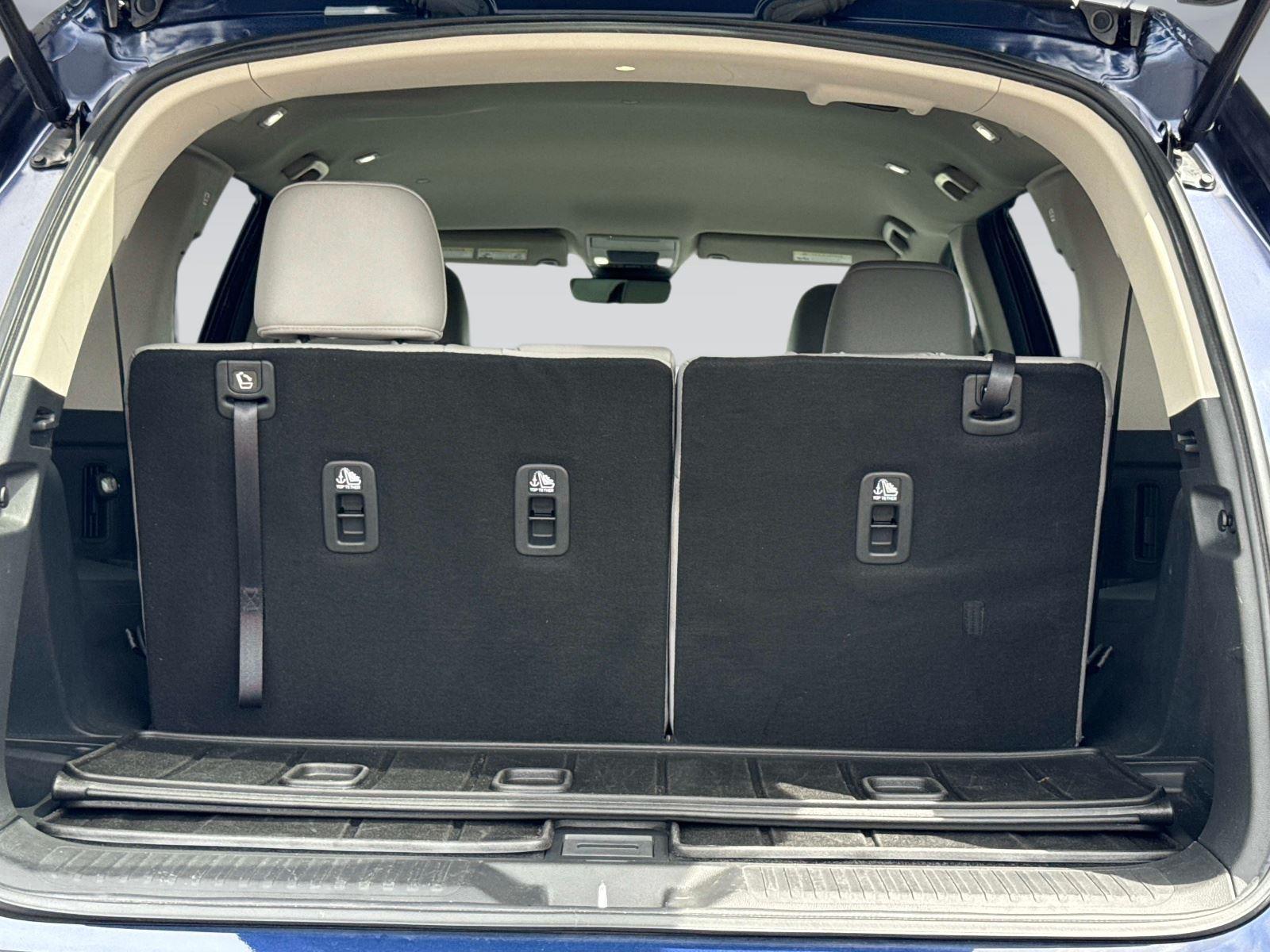2023 Honda Pilot EX-L w/Rear Captain’s Chairs