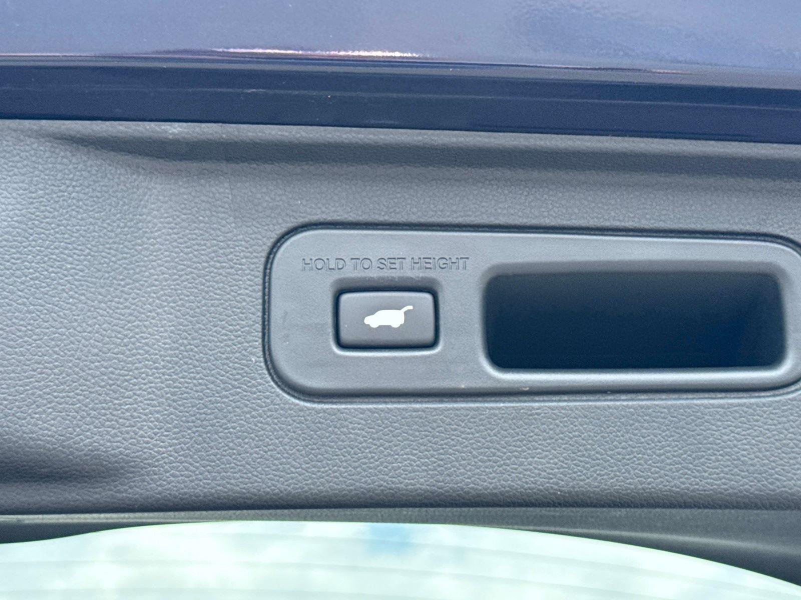 2023 Honda Pilot EX-L w/Rear Captain’s Chairs