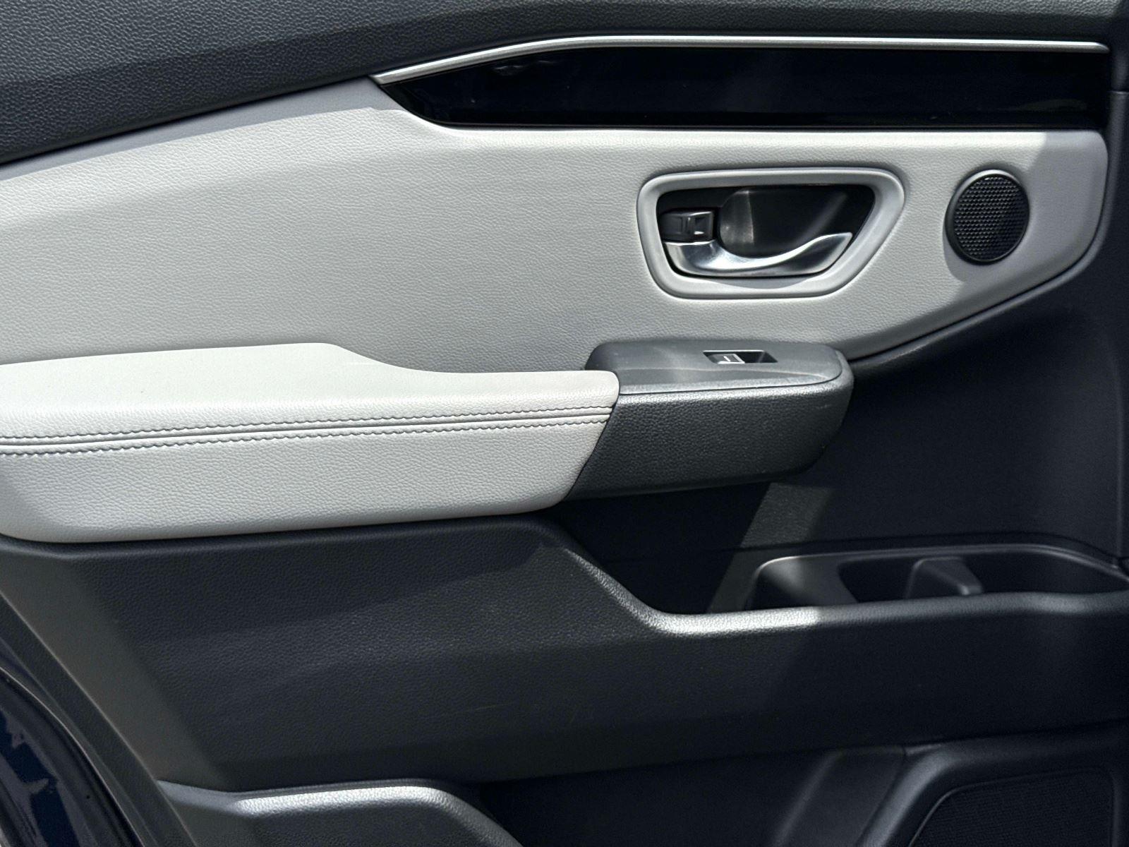 2023 Honda Pilot EX-L w/Rear Captain’s Chairs
