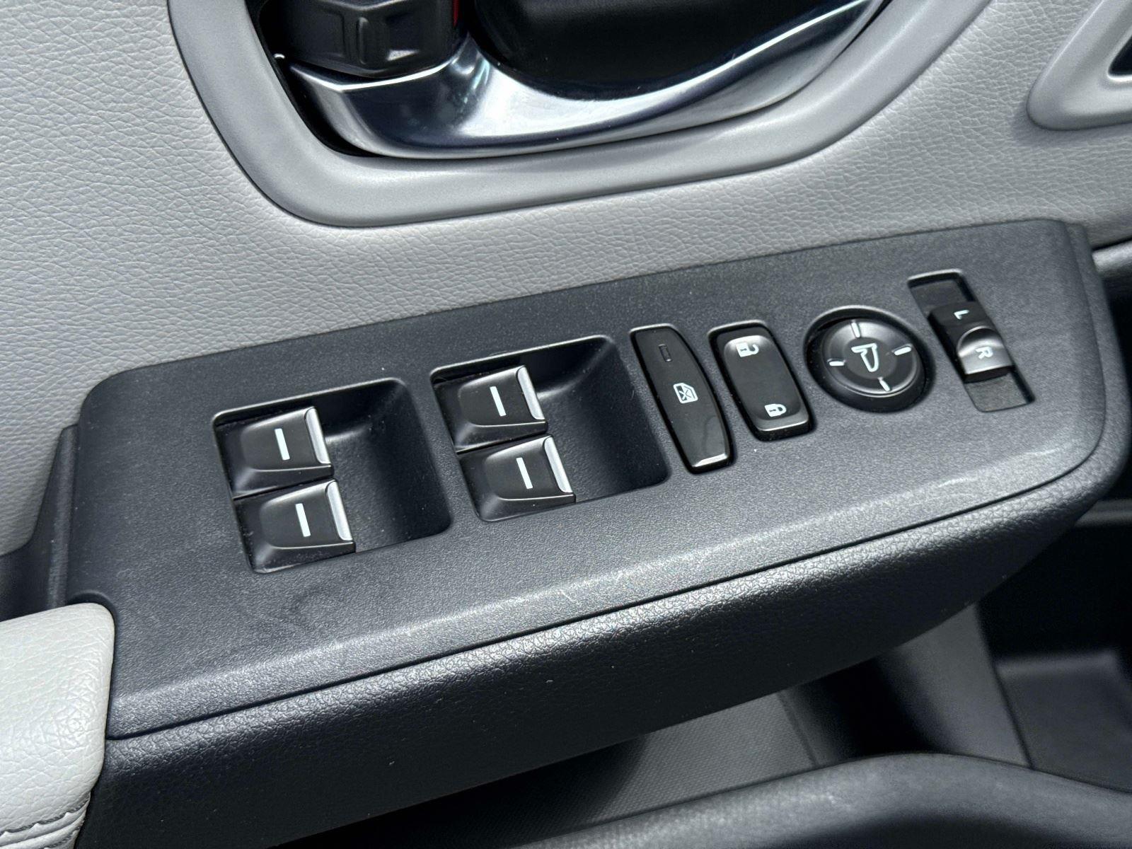 2023 Honda Pilot EX-L w/Rear Captain’s Chairs