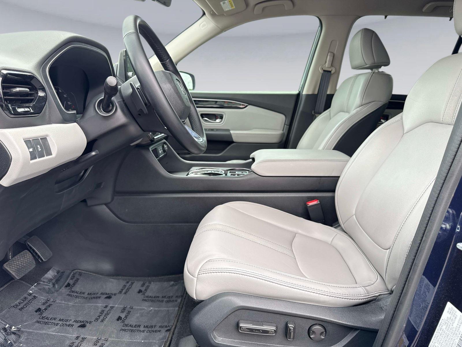 2023 Honda Pilot EX-L w/Rear Captain’s Chairs