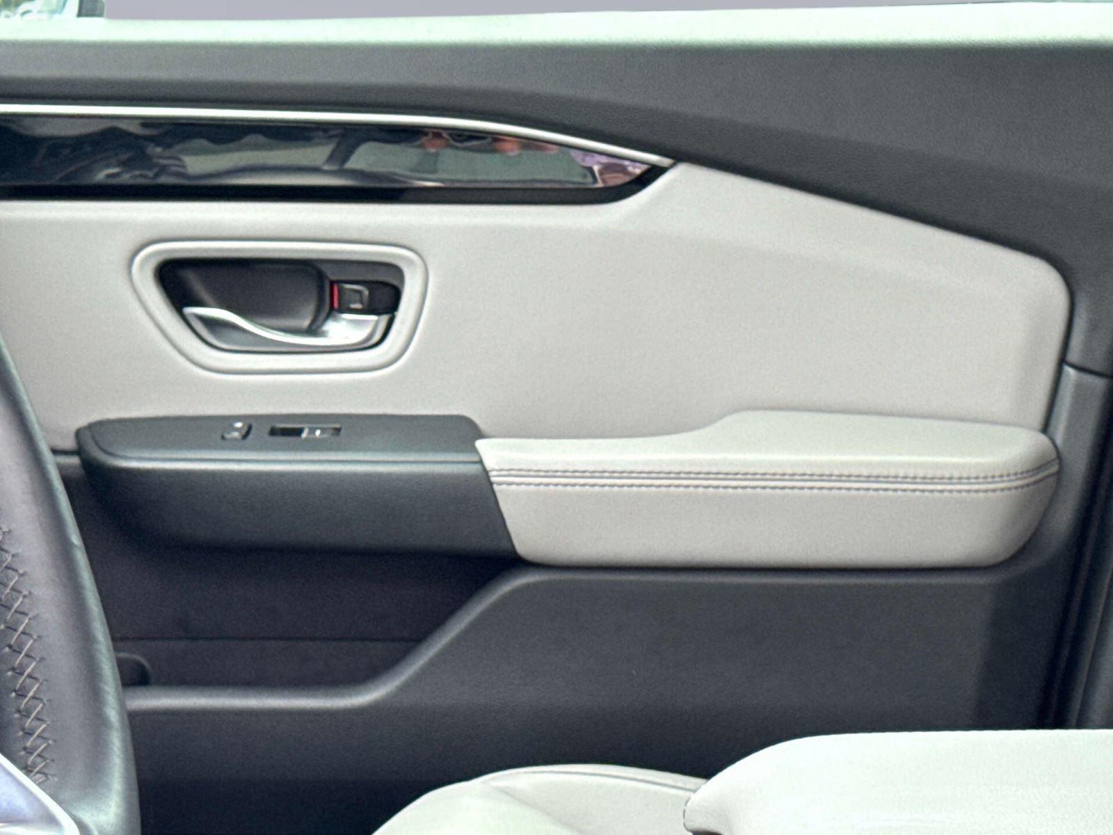 2023 Honda Pilot EX-L w/Rear Captain’s Chairs