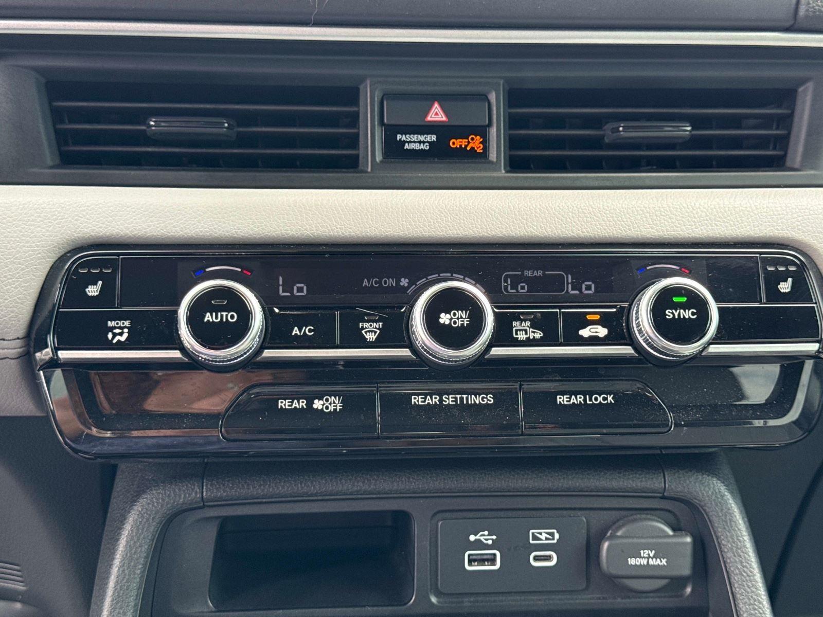 2023 Honda Pilot EX-L w/Rear Captain’s Chairs