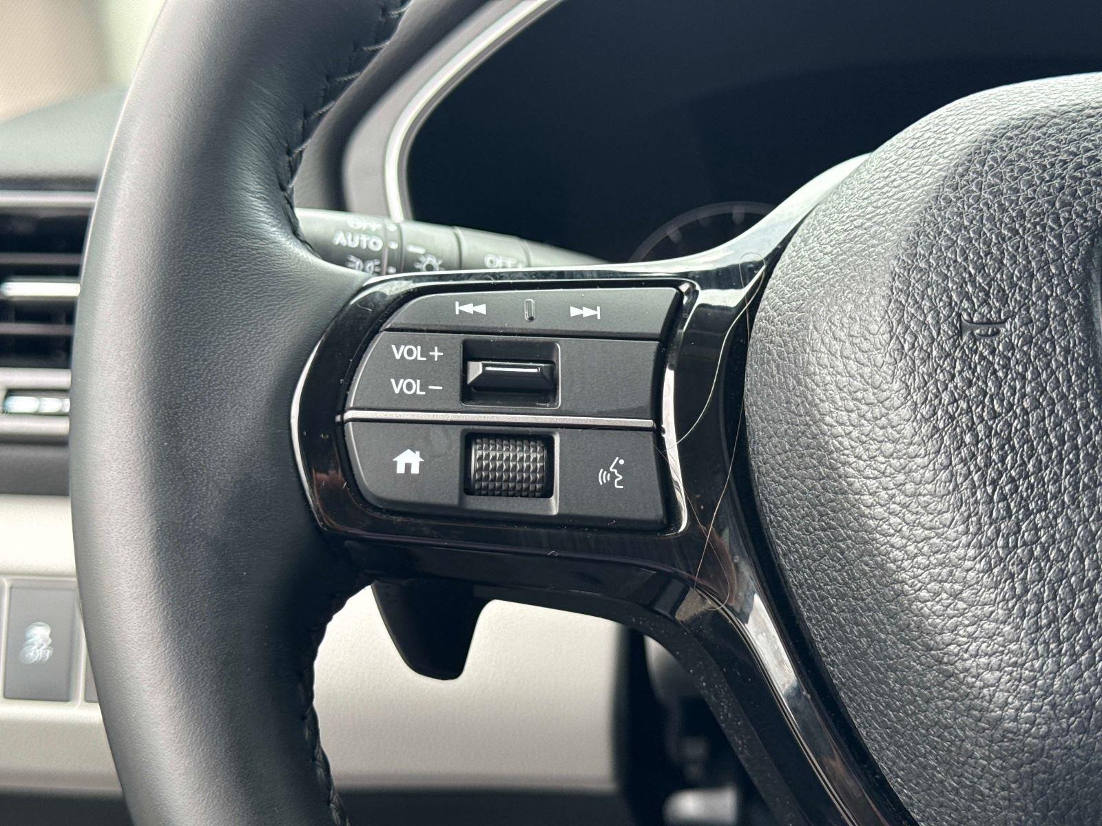 2023 Honda Pilot EX-L w/Rear Captain’s Chairs