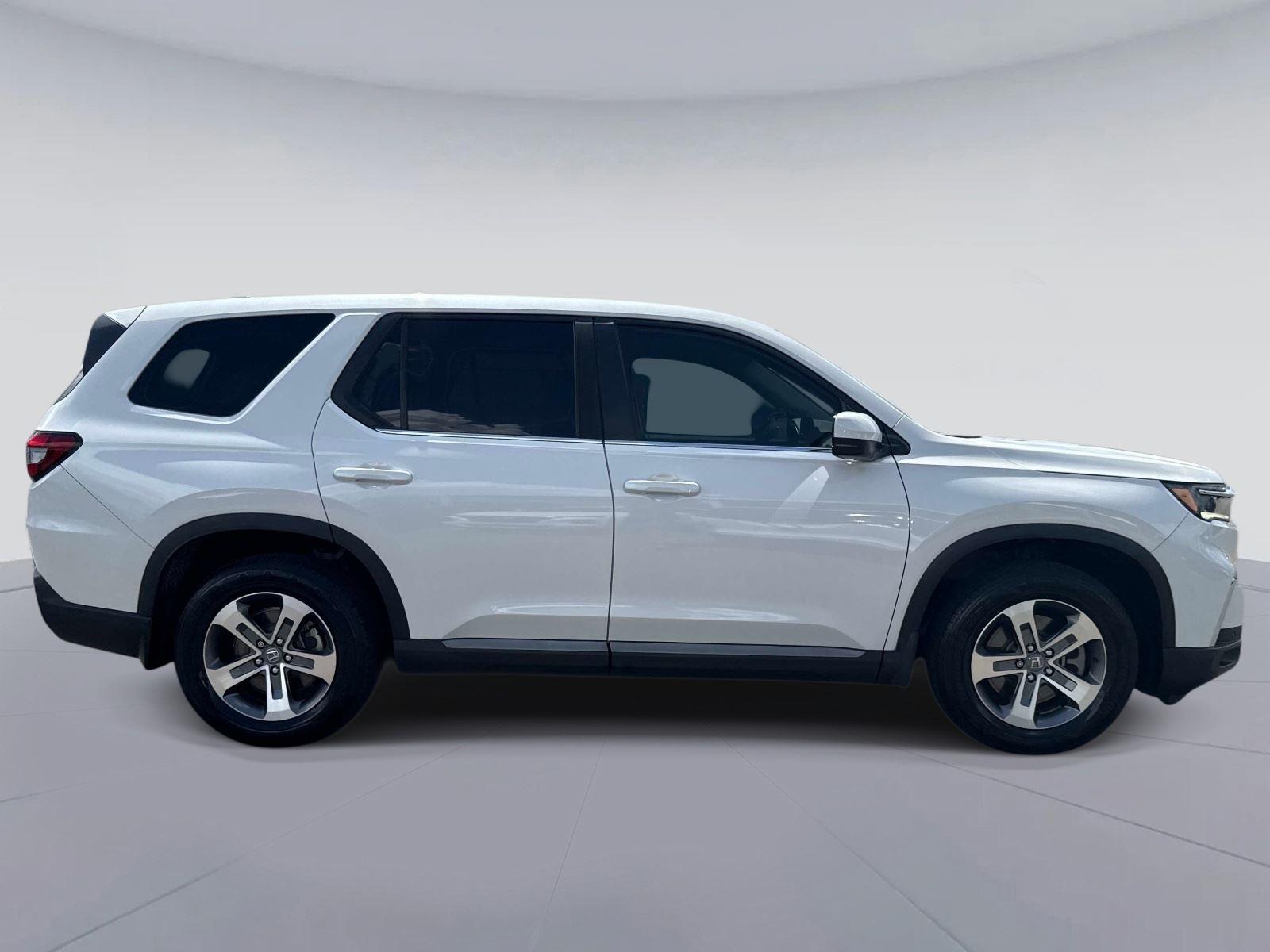 2024 Honda Pilot EX-L w/Rear Captain’s Chairs