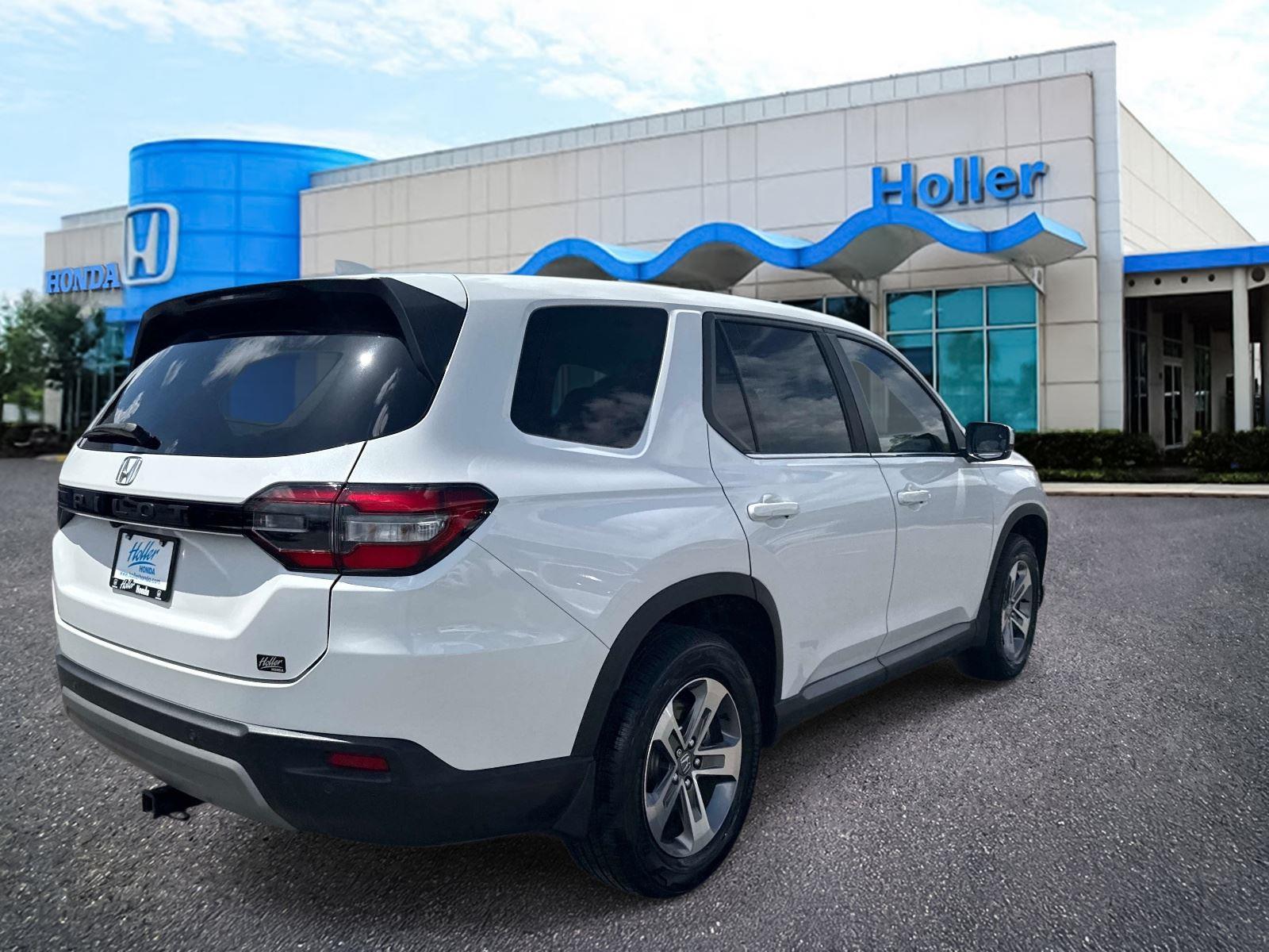 2024 Honda Pilot EX-L w/Rear Captain’s Chairs