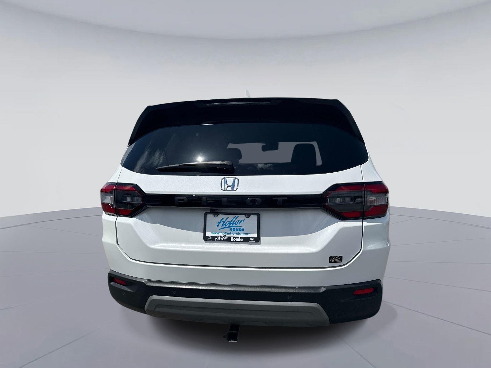 2024 Honda Pilot EX-L w/Rear Captain’s Chairs