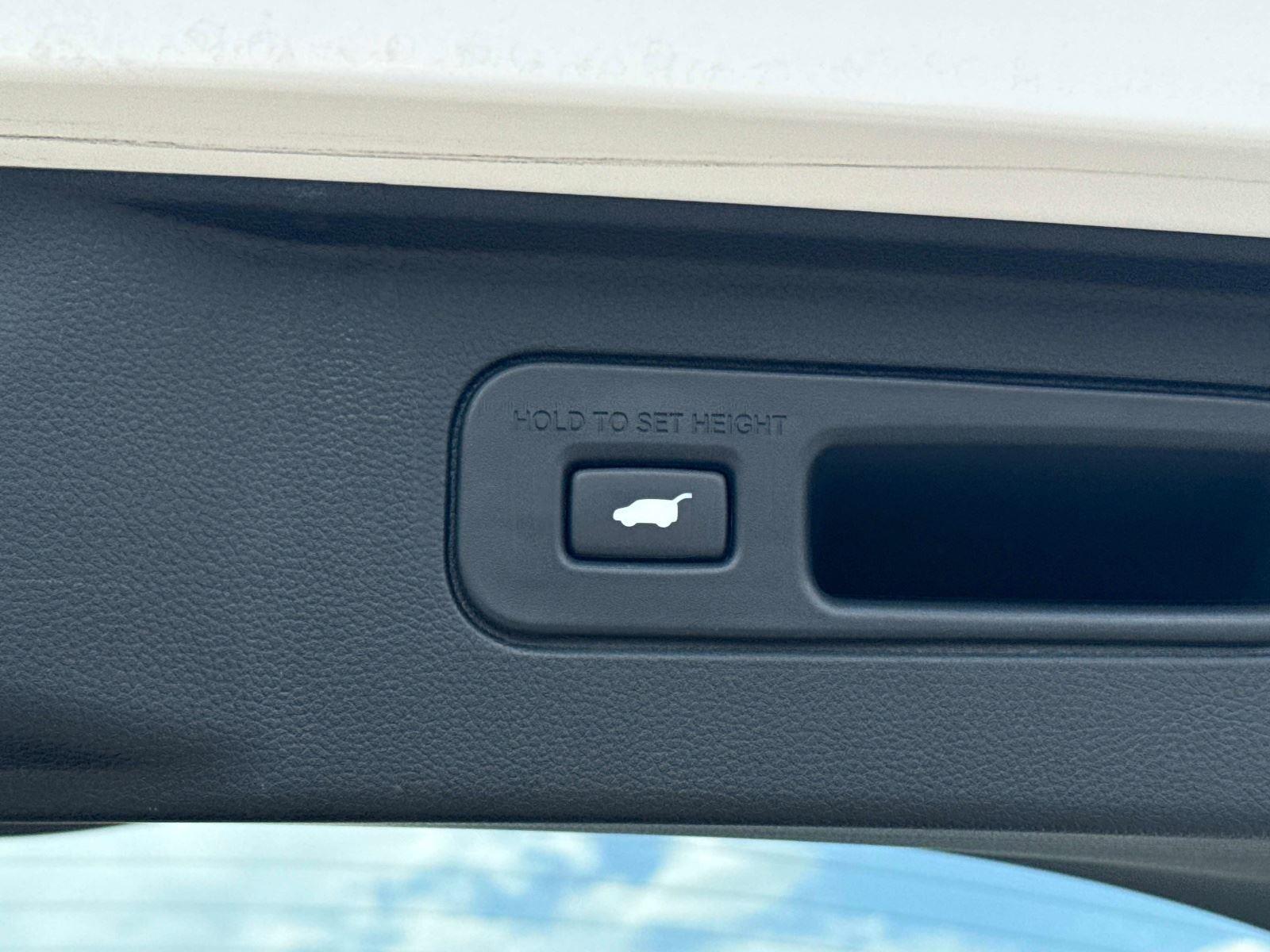 2024 Honda Pilot EX-L w/Rear Captain’s Chairs
