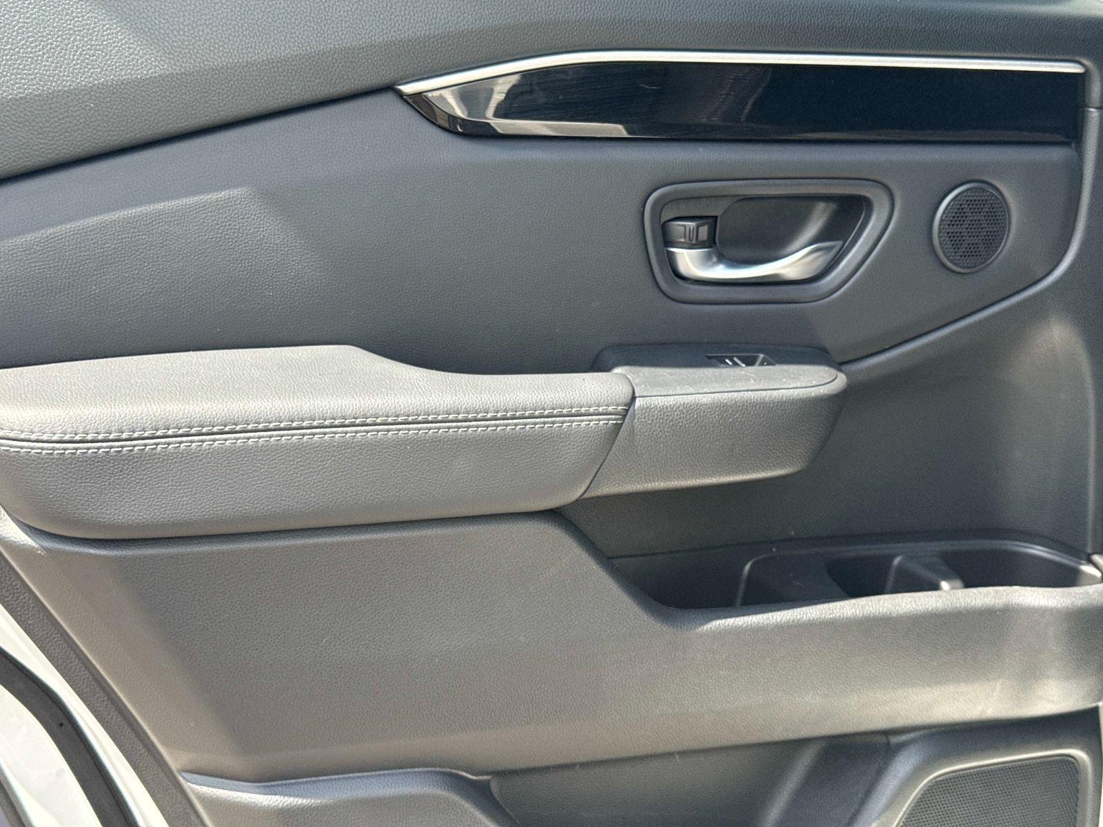 2024 Honda Pilot EX-L w/Rear Captain’s Chairs