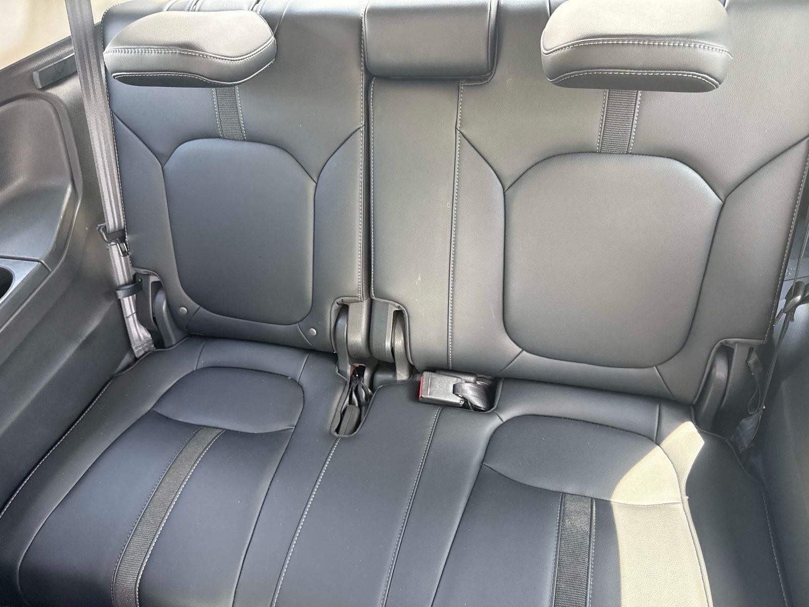 2024 Honda Pilot EX-L w/Rear Captain’s Chairs