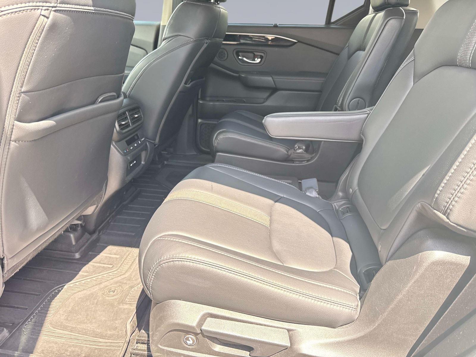 2024 Honda Pilot EX-L w/Rear Captain’s Chairs