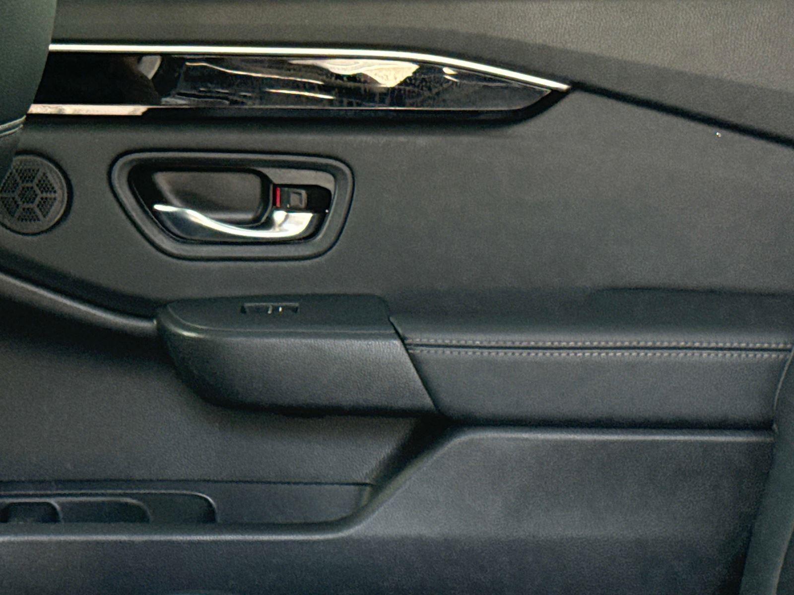 2024 Honda Pilot EX-L w/Rear Captain’s Chairs