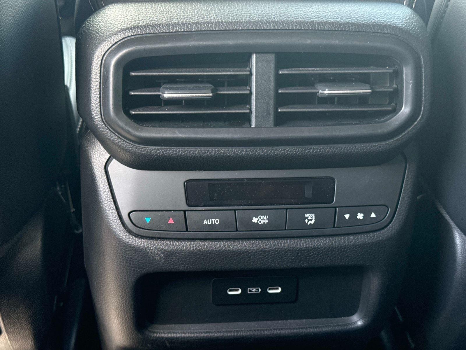 2024 Honda Pilot EX-L w/Rear Captain’s Chairs